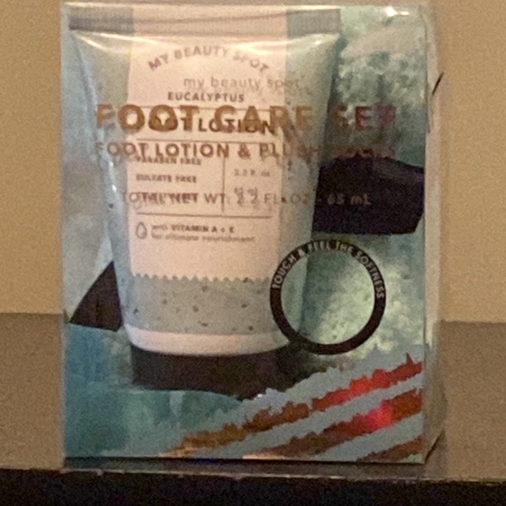 Foot Care Set - Fuzzy Socks/Lotion